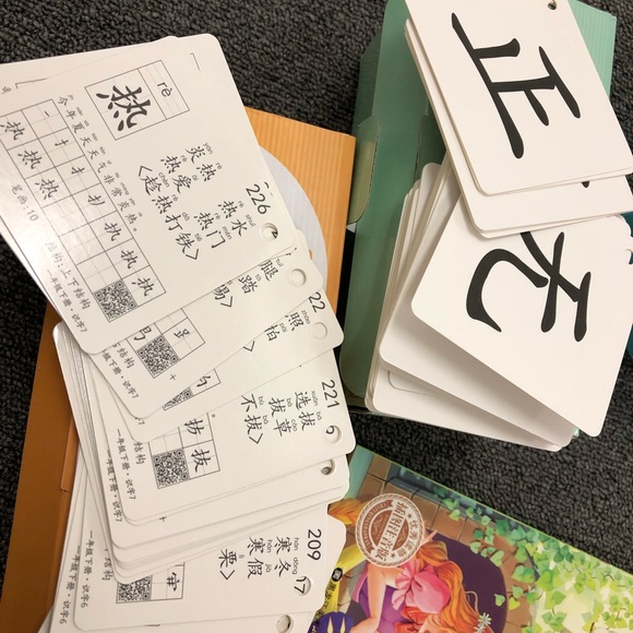 Chinese picture books kids learning Chinese tools characters cards numbers - Picture 2 of 11